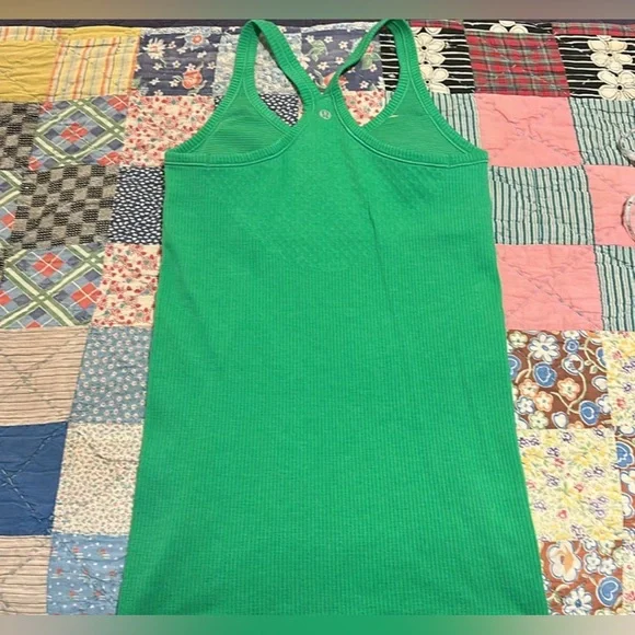 Lululemon Women’s Ebb To Street Tank in Green Bean Size 8 EUC Like New! - Picture 6 of 8